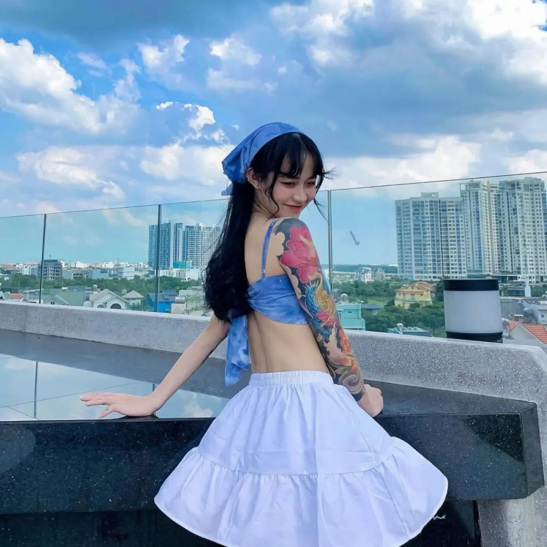 年轻女孩爱过来